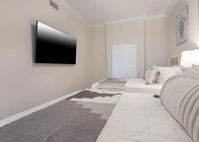 Phoenix Gulf Towers 2701 Apartment